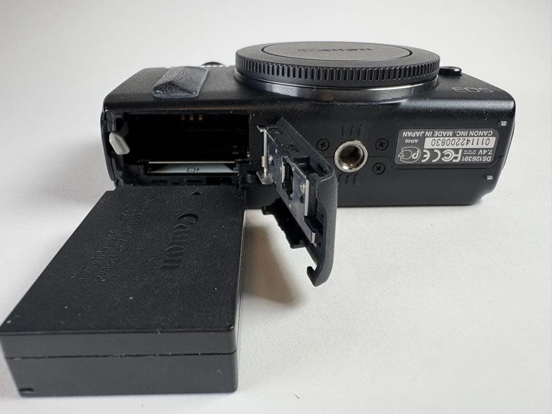 Canon EOS M ミラーレス一眼 ボディ ブラック 動作品 バッテリー付