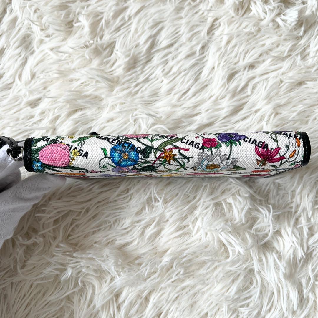 グッチ　バレンシアガ　長財布　ラウンドファスナー　681710 花柄　フラワー