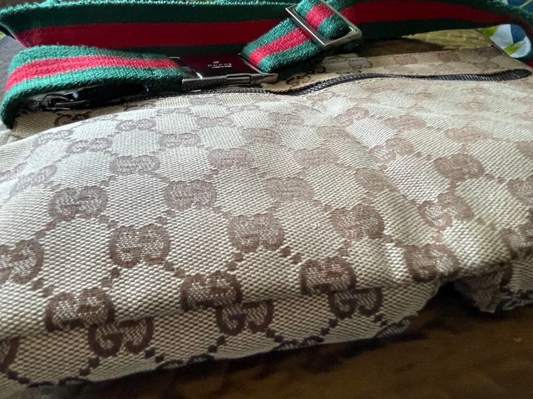 GUCCI ボディバッグ GG キャンバス シェリーライン
