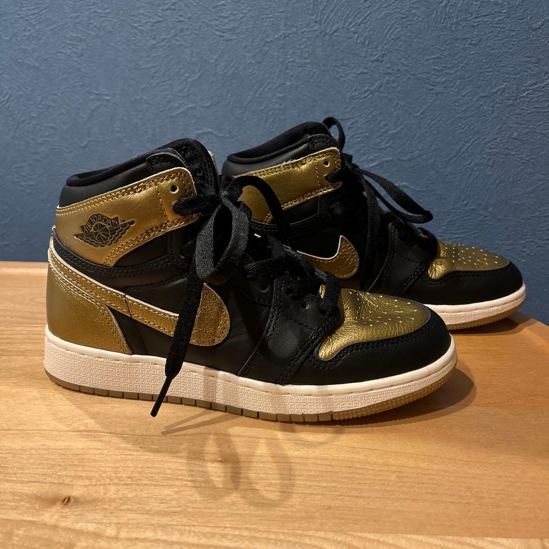Nike Air Jordan 1 黒/金 キッズシューズ