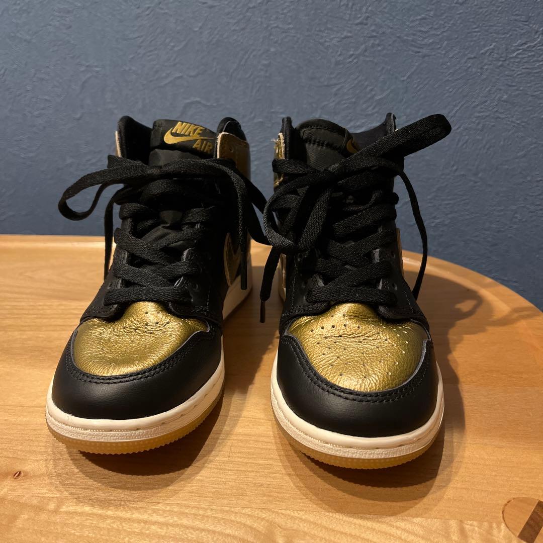 Nike Air Jordan 1 黒/金 キッズシューズ