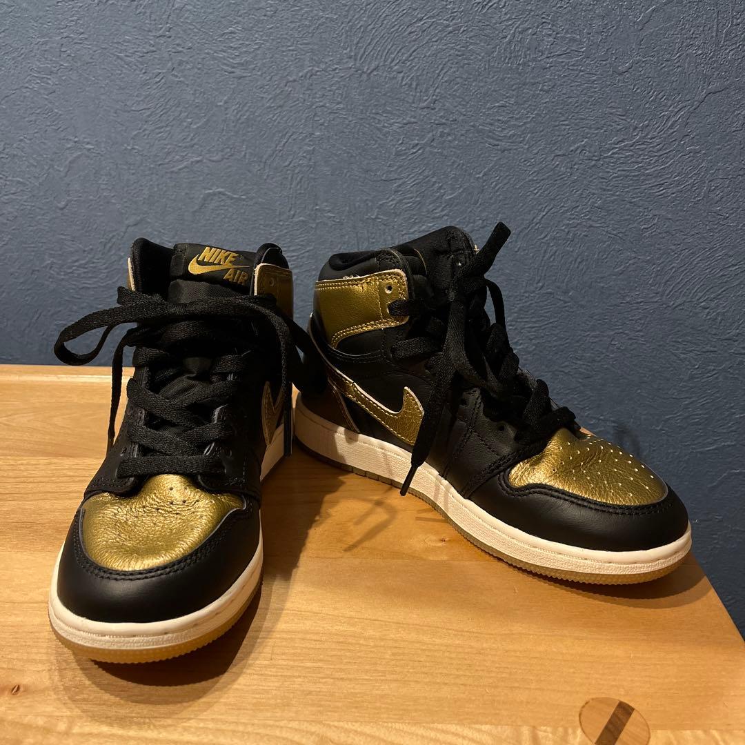 Nike Air Jordan 1 黒/金 キッズシューズ