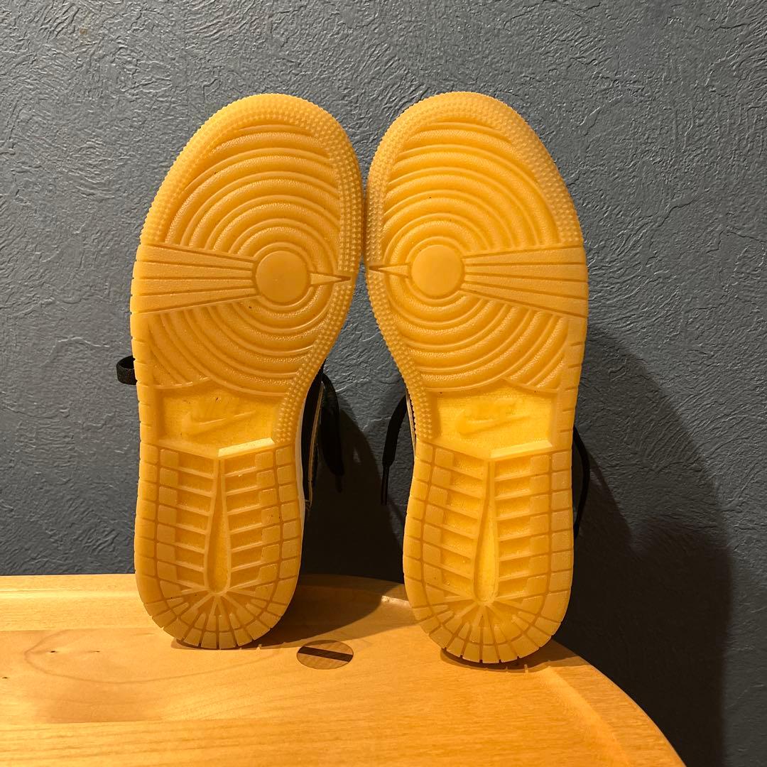 Nike Air Jordan 1 黒/金 キッズシューズ