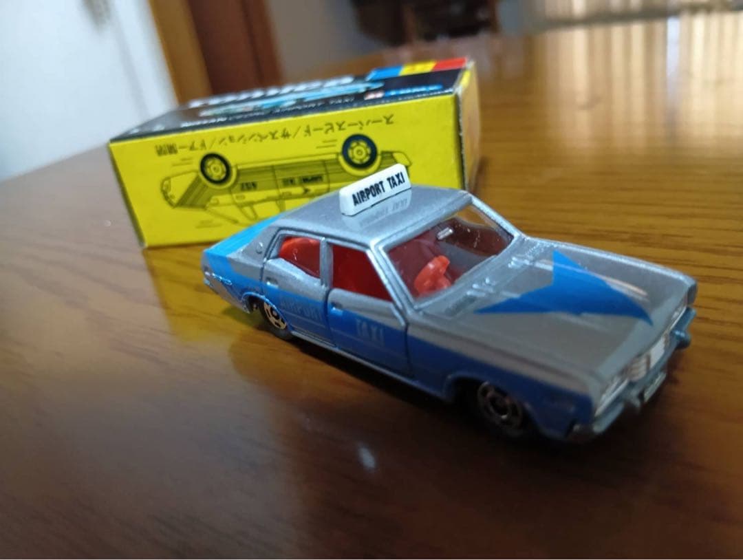 トミカ　黒箱　セドリック　エアポート　タクシー　NO.47 1/65