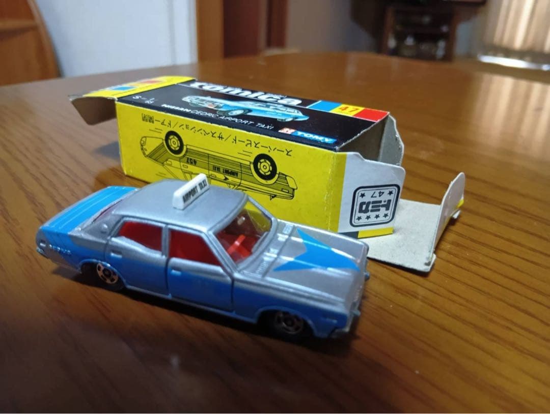 トミカ　黒箱　セドリック　エアポート　タクシー　NO.47 1/65