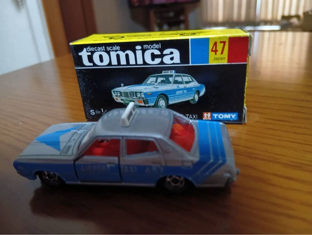 トミカ　黒箱　セドリック　エアポート　タクシー　NO.47 1/65