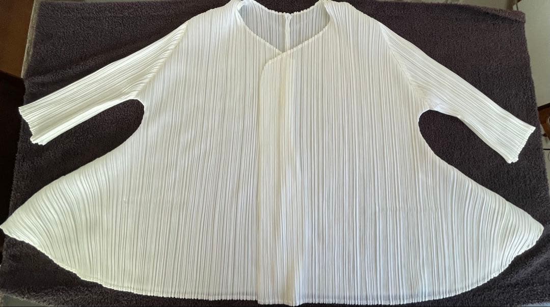 PLEATS PLEASE ホワイト プリーツカーディガン　サイズ3