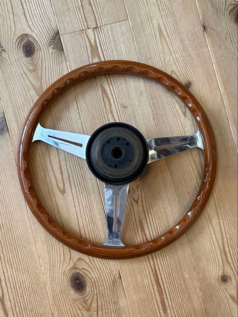 ナルディ クラシック ウッドステアリング36.５cm!ボスはおまけです。