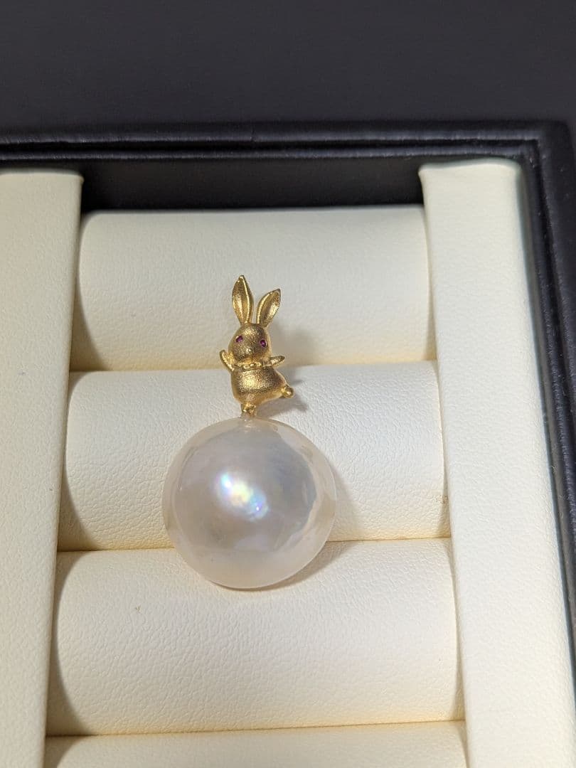 P03　マベパール　大粒17.4mm　ウサギ　SV　ペンダントトップ　CZダイヤ