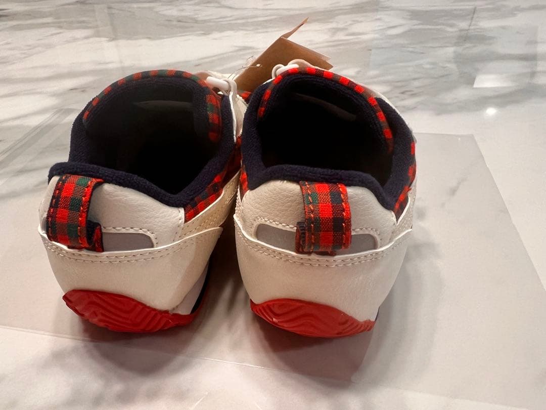 新品タグ付き✳︎ファミリア×アシックス　スニーカー　18.5cm