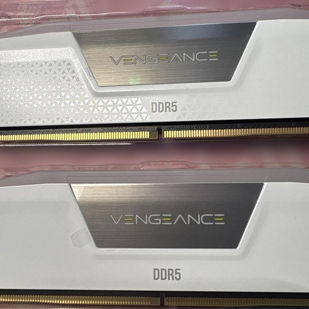 CORSAIR VENGEANCE RGB DDR5 32GBホワイトモデル