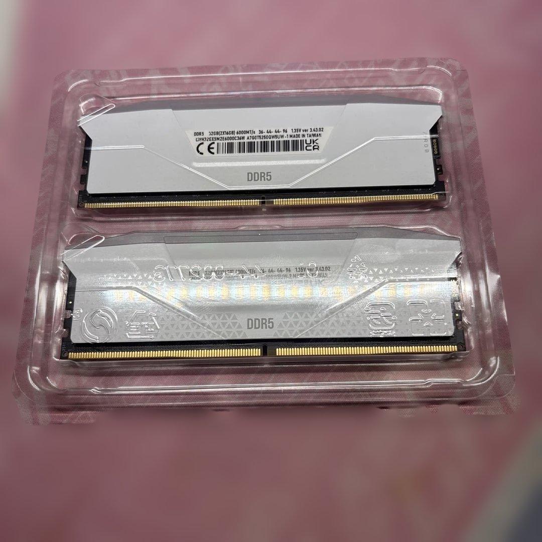 CORSAIR VENGEANCE RGB DDR5 32GBホワイトモデル