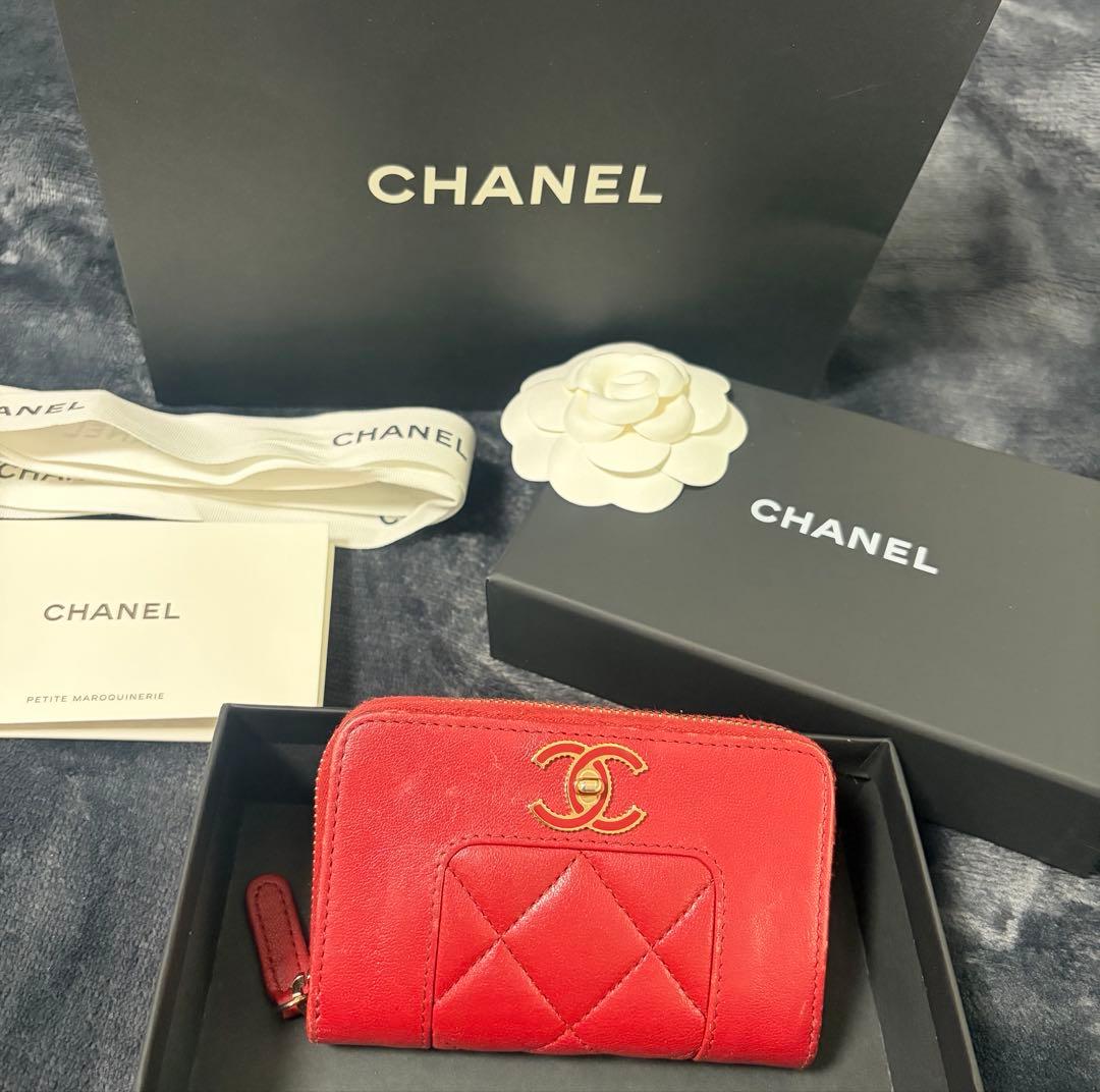 CHANEL レッド ケース