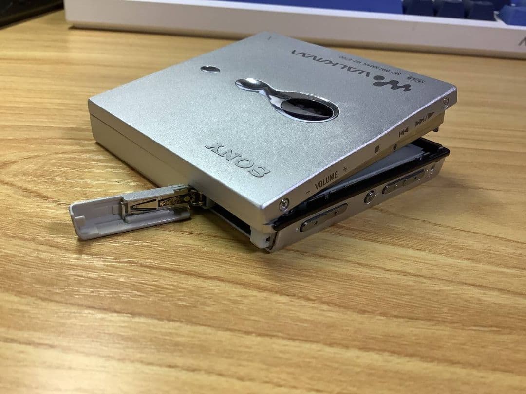 ポータブルMDプレーヤー SONY MZ-E700