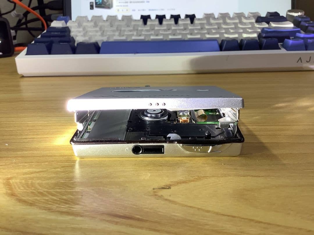 ポータブルMDプレーヤー SONY MZ-E700