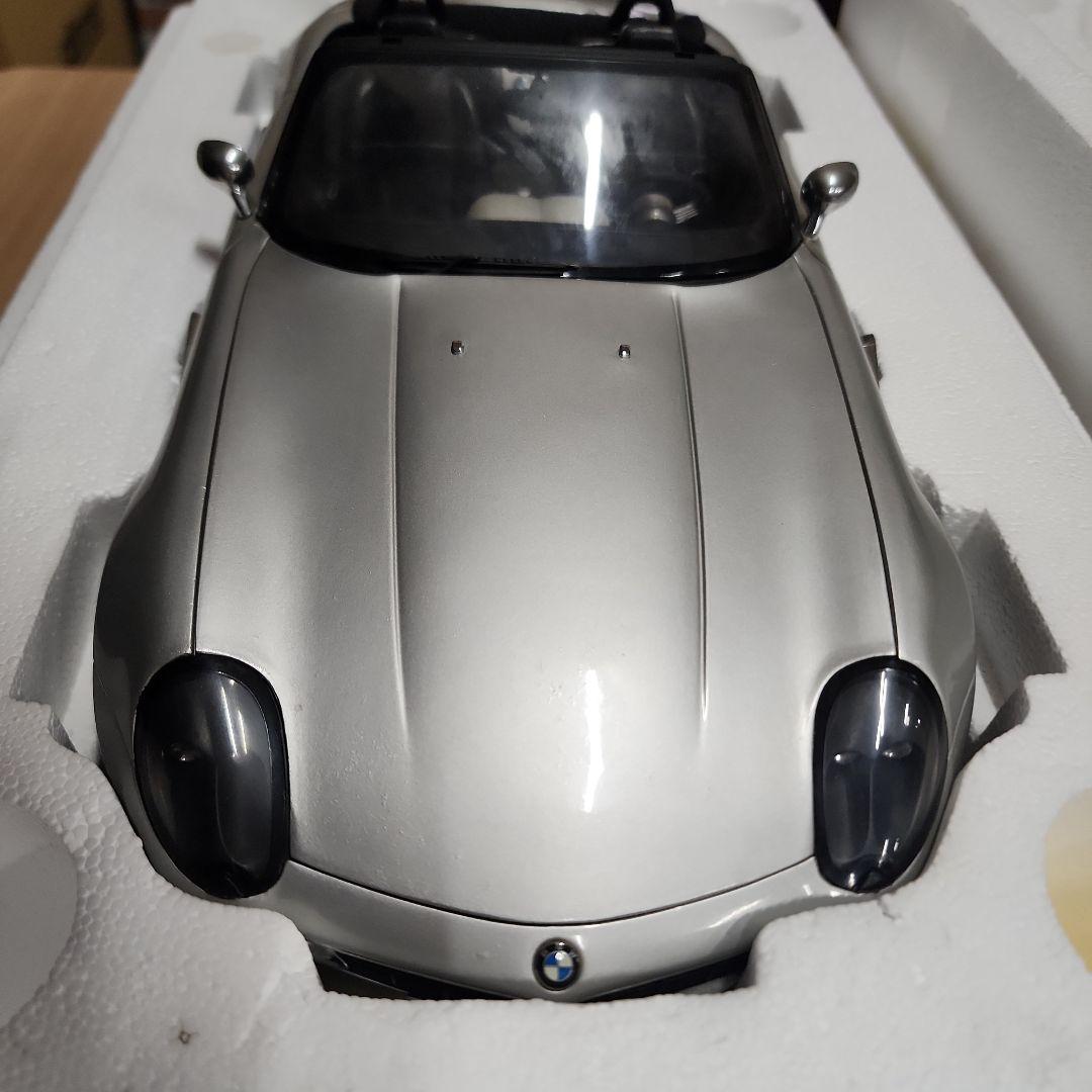 007  Z8 1/12スケール ミニカー