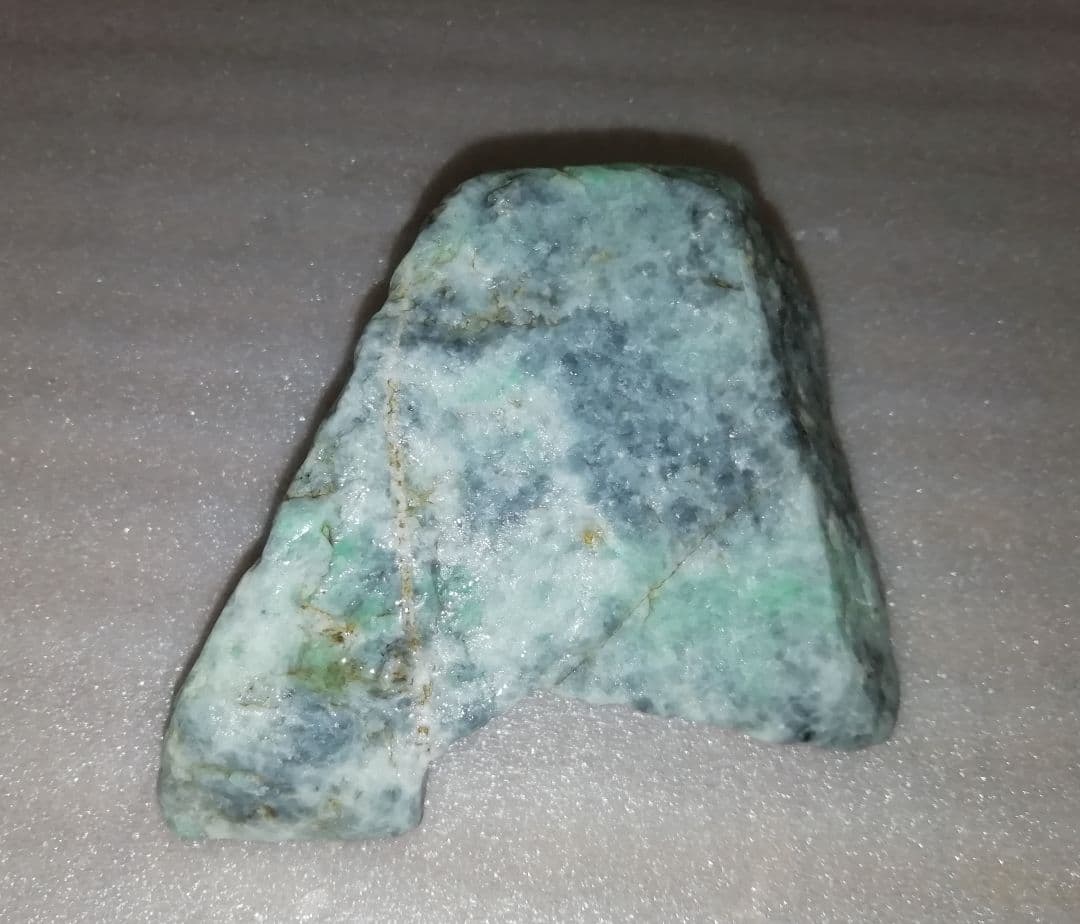 天然石　糸魚川　翡翠原石　213g