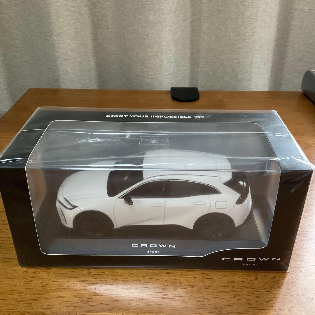 未開封 クラウンスポーツ ミニカー プレシャスホワイトパール 1/30