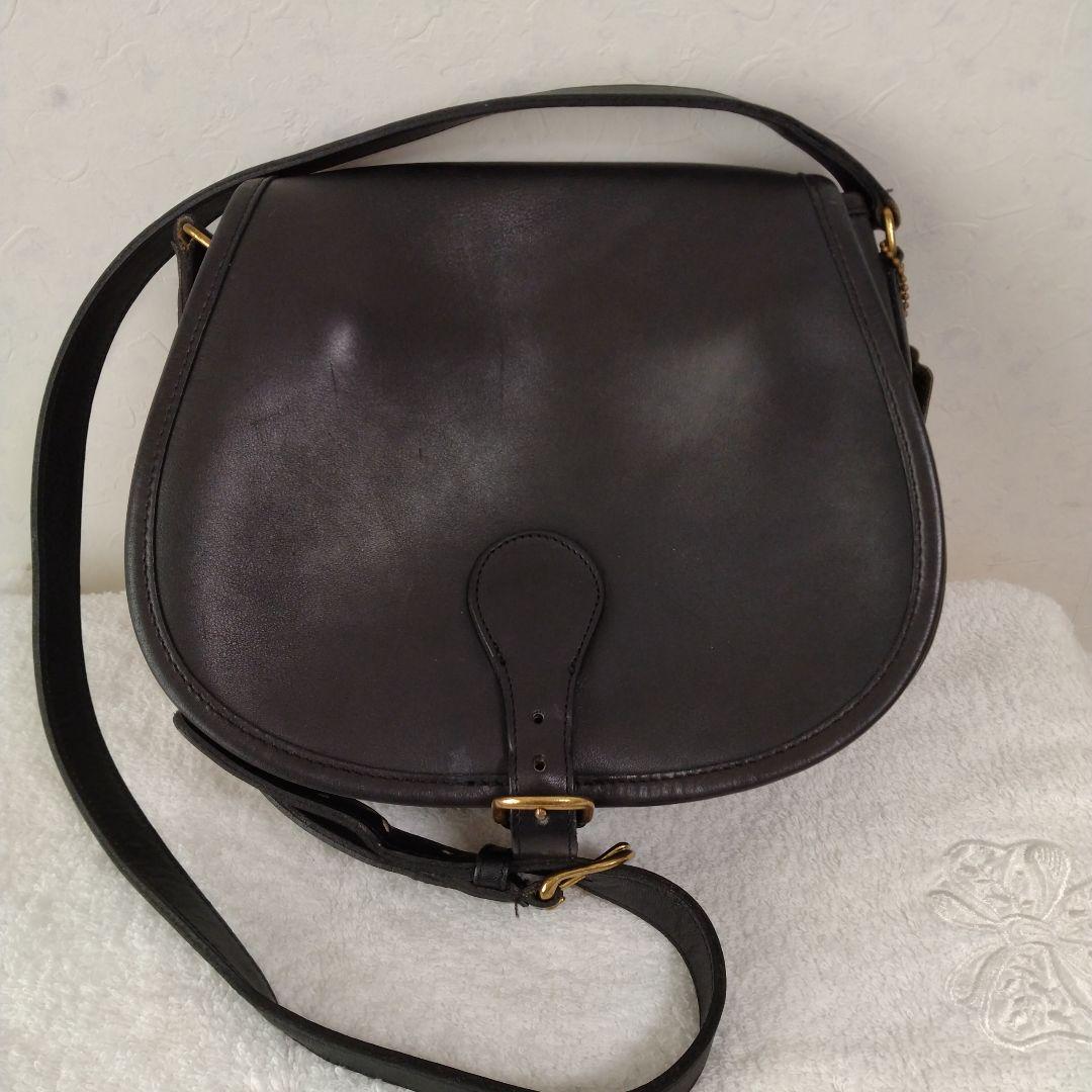 COACH 黒のレザー ハーフムーン型ショルダーバッグ