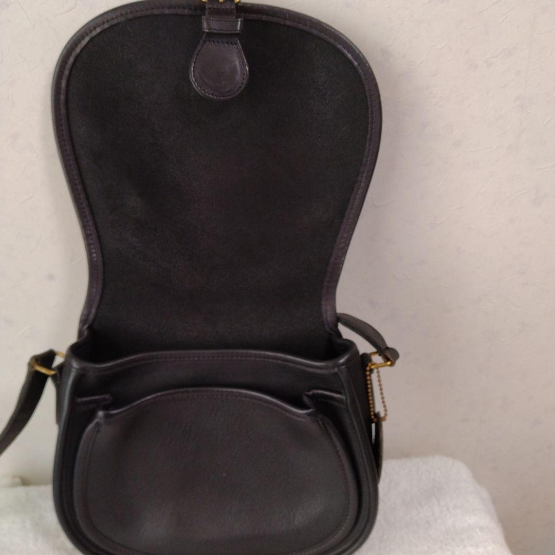 COACH 黒のレザー ハーフムーン型ショルダーバッグ