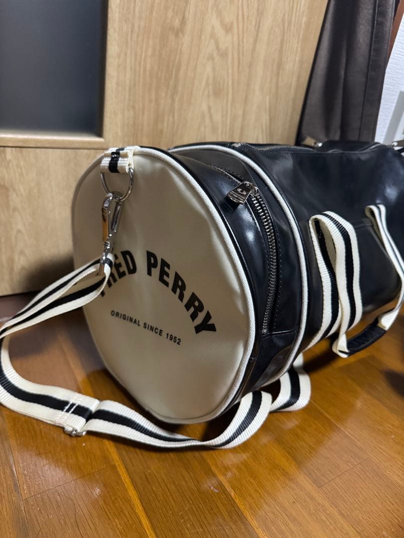 FRED PERRY ボストンバッグ 黒/白
