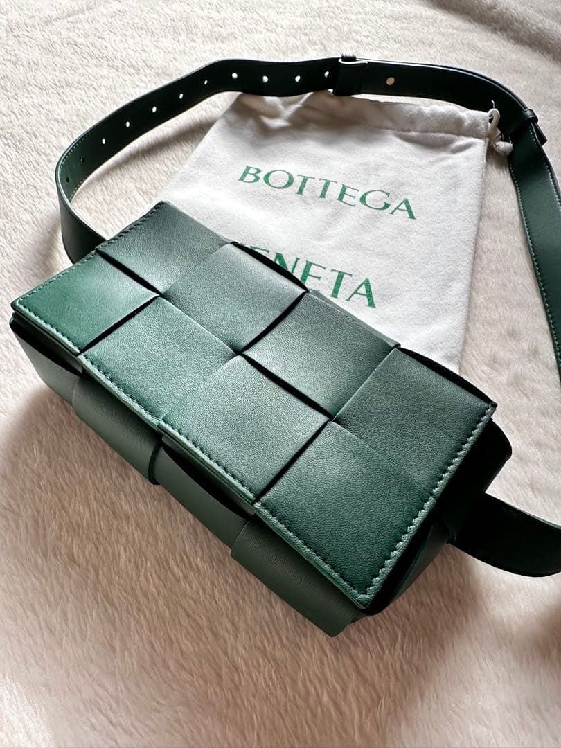 新品●BOTTEGA VENETA カセット ショルダーバッグ レザー ボッテガ