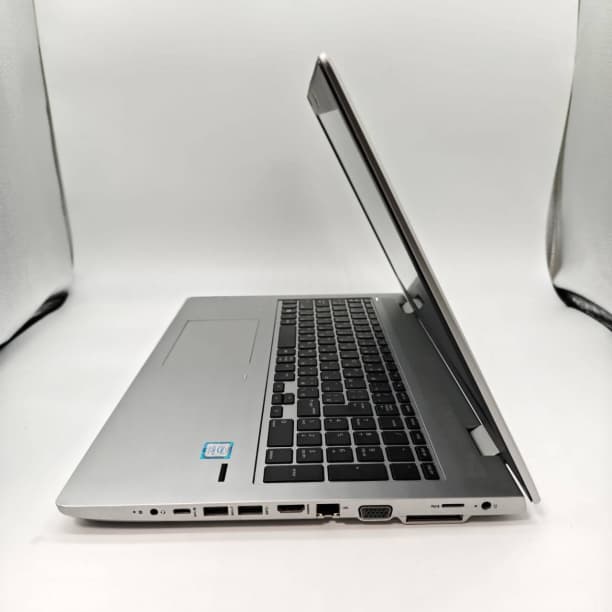 バッテリ新品 フルHD 15 HP i7-8550U SSD256GB オフィス