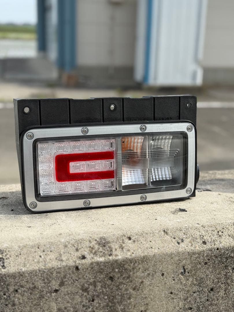 日野純正テールランプ 大型用