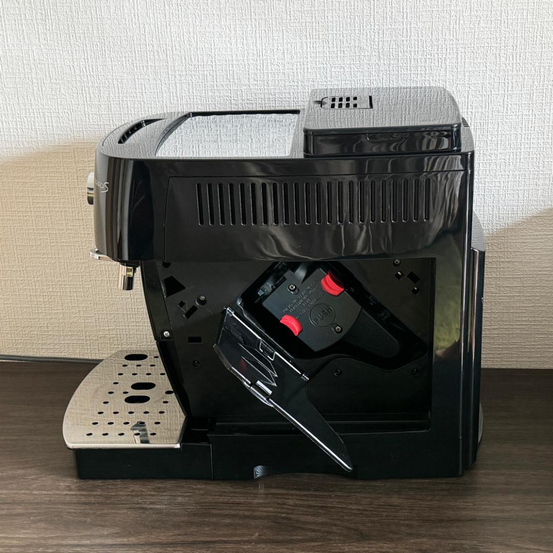 デロンギ マグニフィカS ECAM22112B エスプレッソマシン 　①