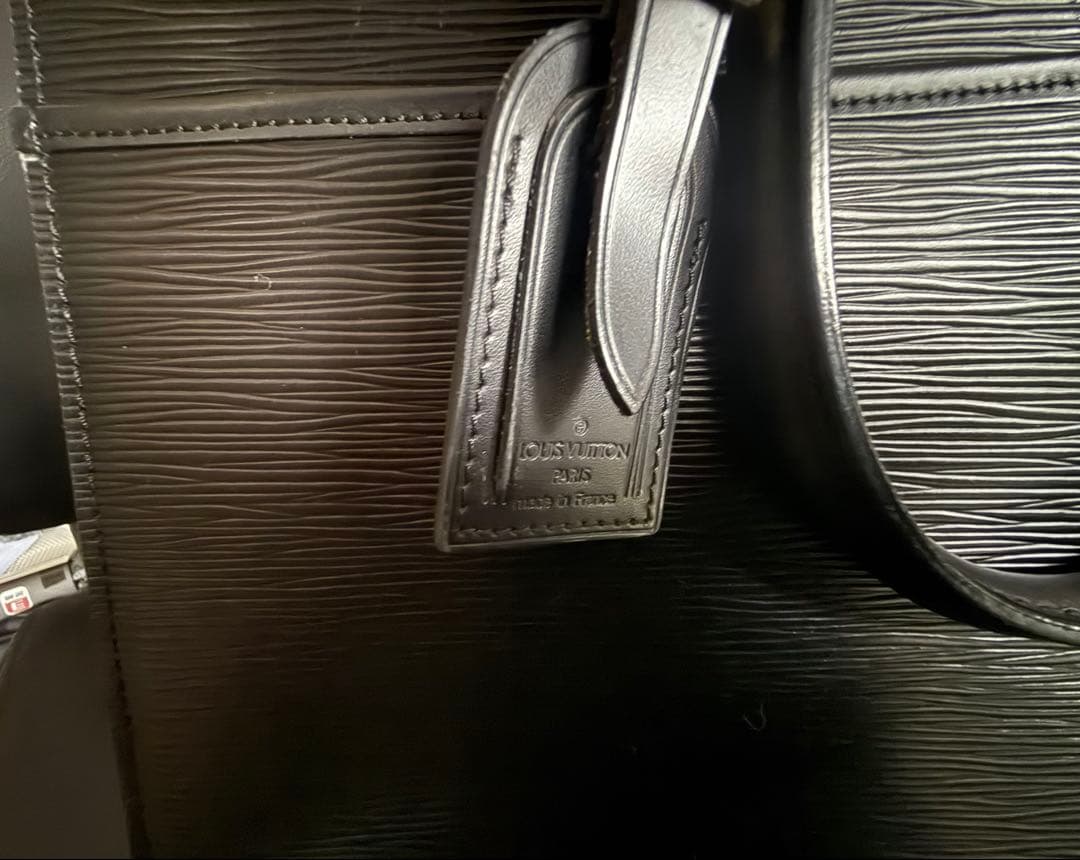 Louis Vuitton エピレザー ブラックビジネスバッグ