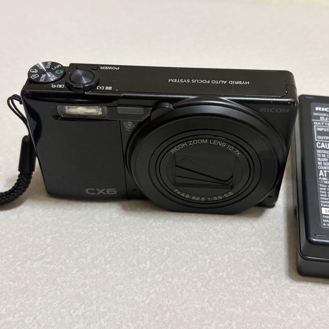RICOH コンデジ デジカメ　CX6