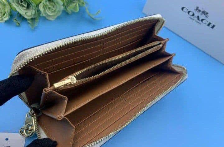 新品未使用コーチ長財布レディース花柄ホワイトロングジップ送料無料即日発送