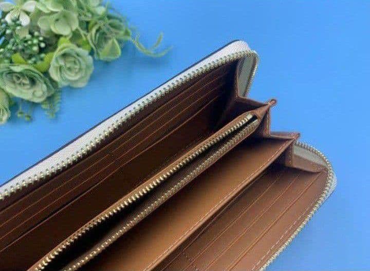 新品未使用コーチ長財布レディース花柄ホワイトロングジップ送料無料即日発送