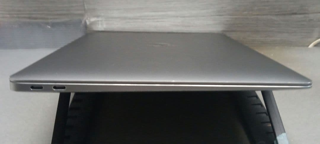 MacBook Air (Apple M1) シルバー
