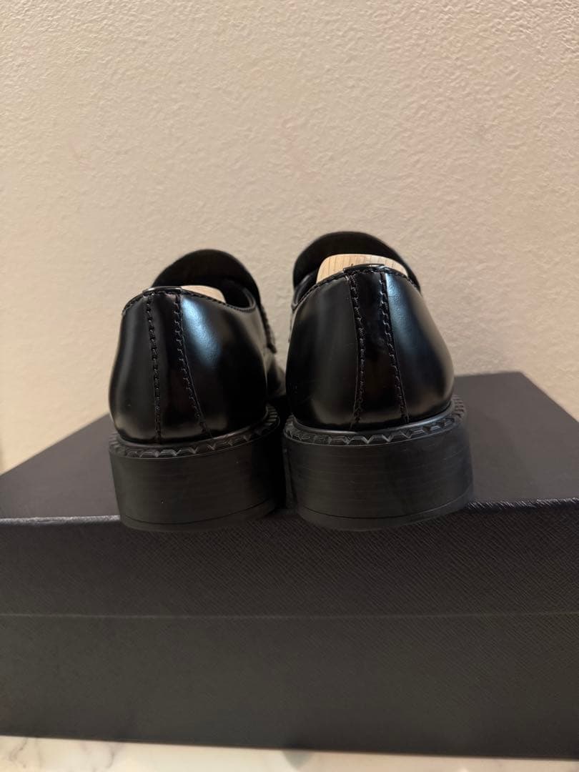 K*A様 プラダ チョコレート ローファー モノリス