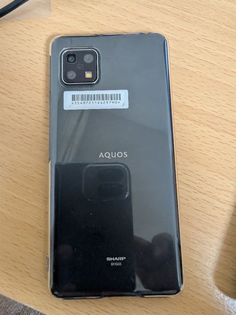 SHARP AQUOS sense5G SHG03（au版）です。
