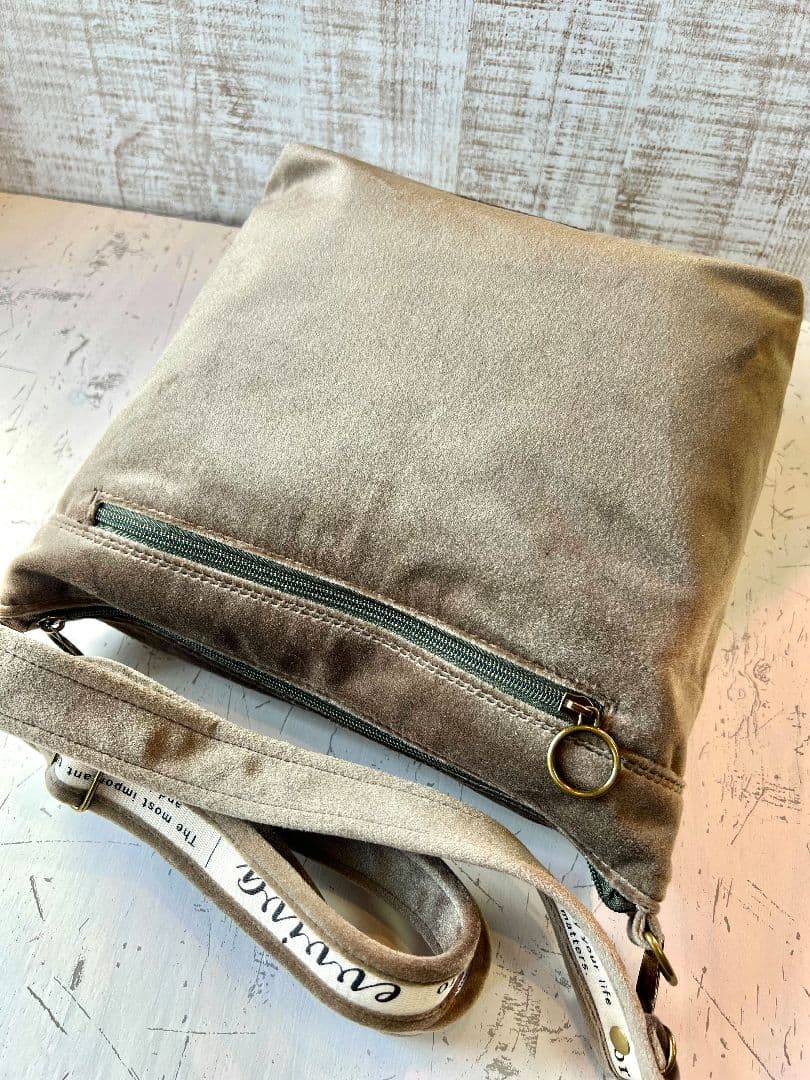 ＊wasabi様リクエスト品＊ロラライハリス♡カーキブラウンベロアショルダー