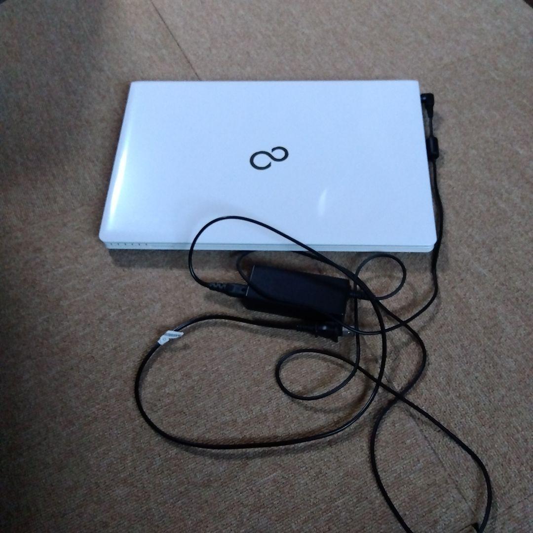 富士通 LIFEBOOK ホワイト ノートPC　AH53/U　中古品