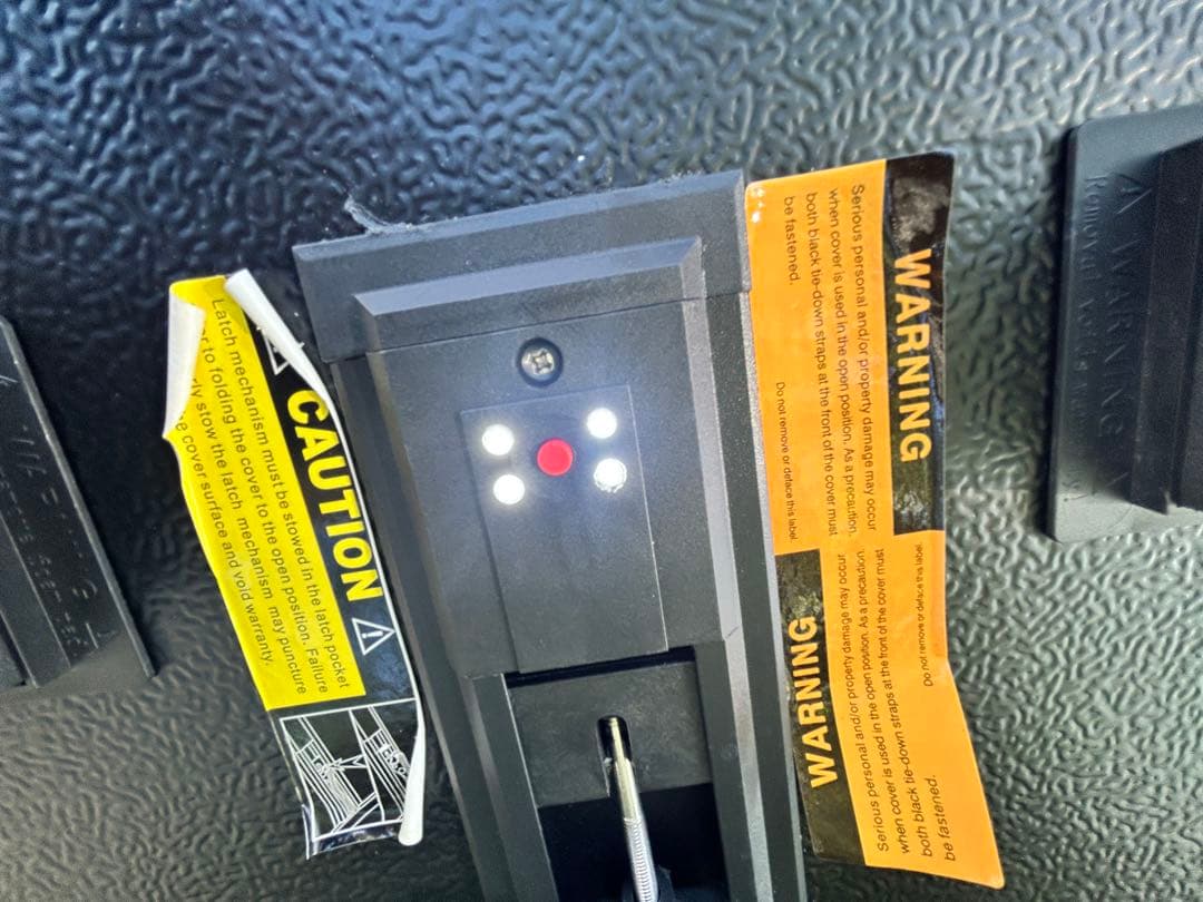 【GI★GEAR社製】ハードトノカバー 三つ折り ハイラックス専用GUN125