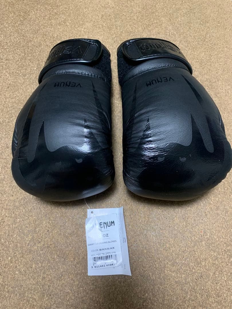 Venum ボクシンググローブ 8 oz ブラック