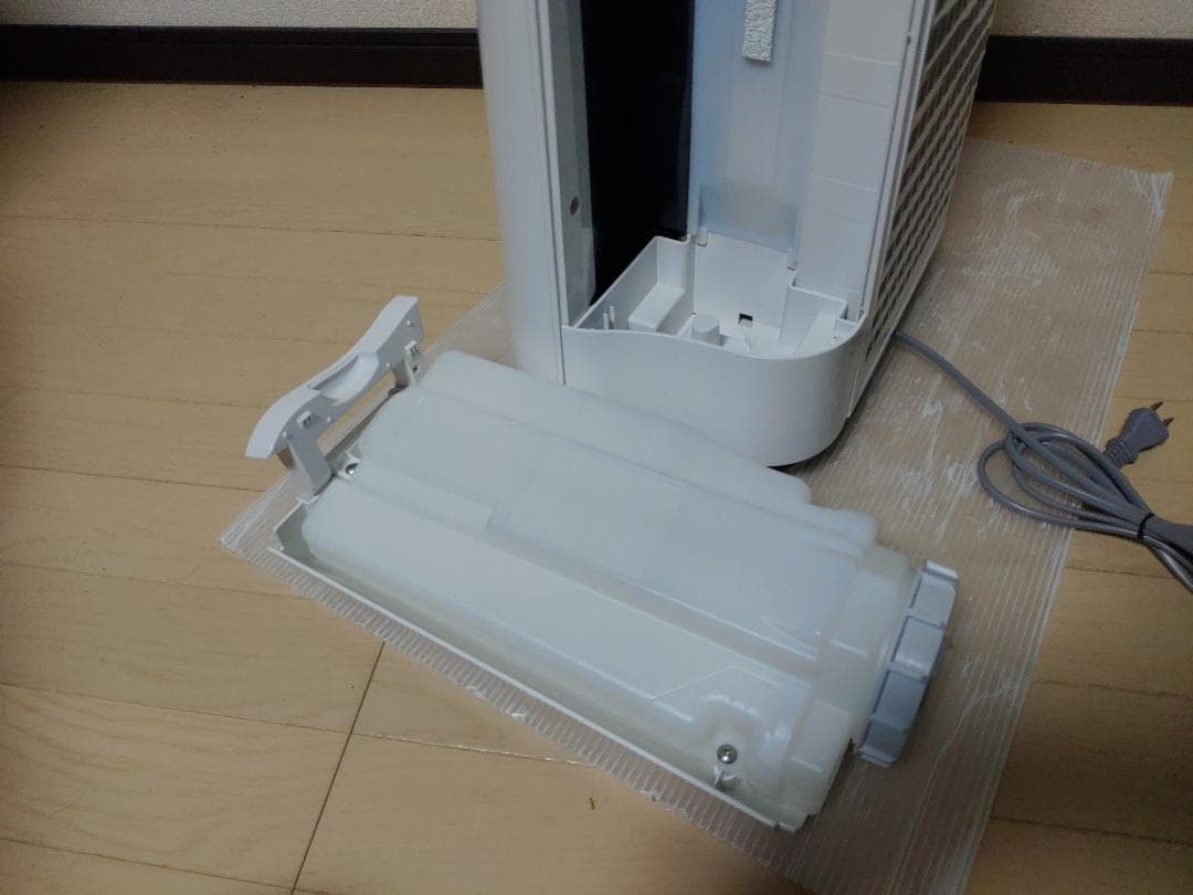 シャープ 加湿空気清浄機 KC-R50-W 2024年製