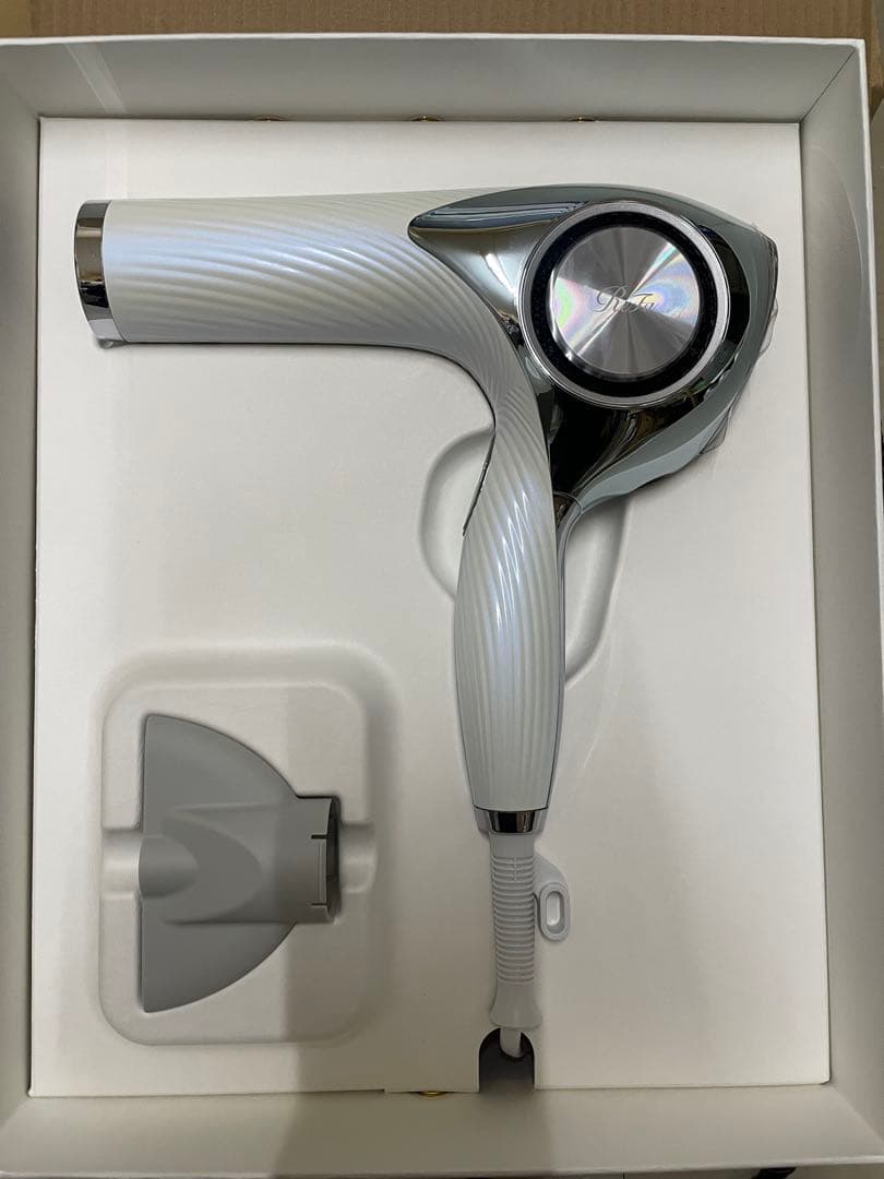 ヘアドライヤー rinra