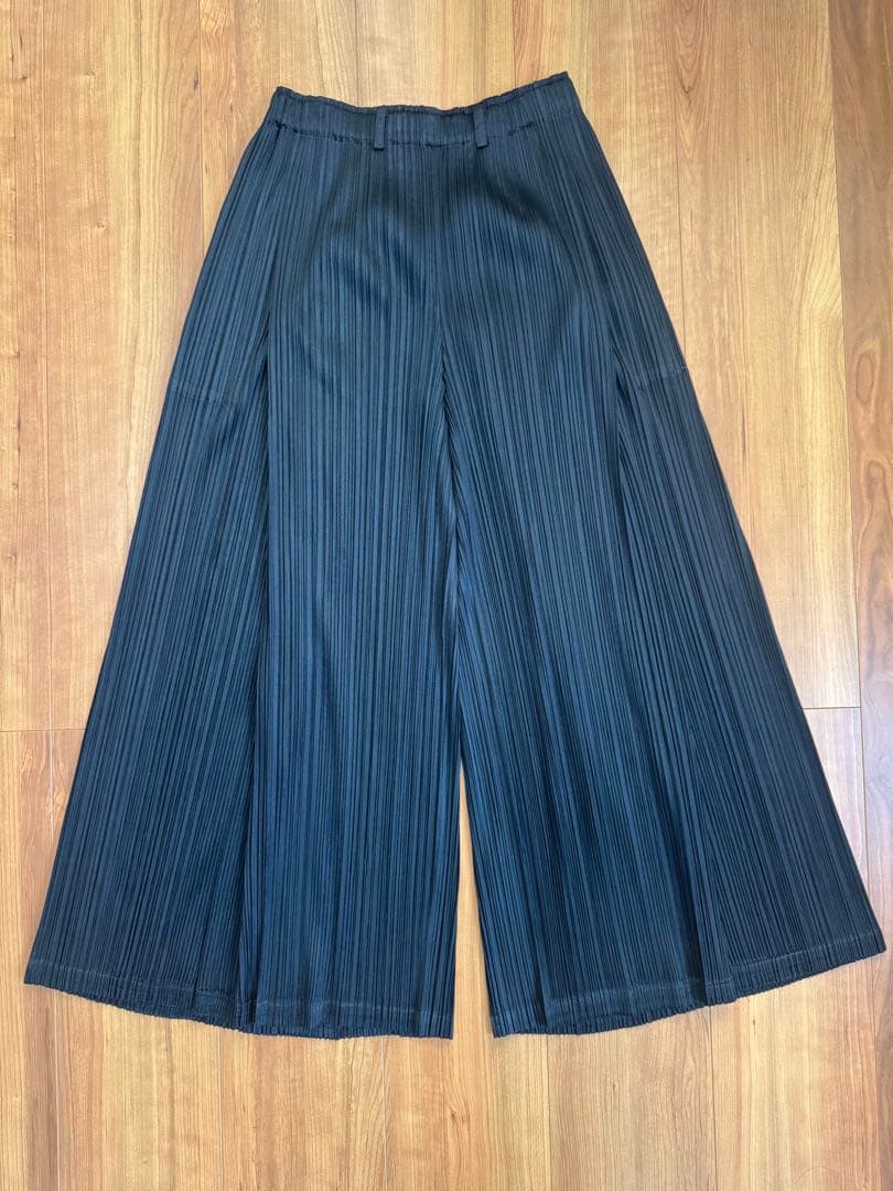 美品PLEATS PLEASE ブラックパンツ