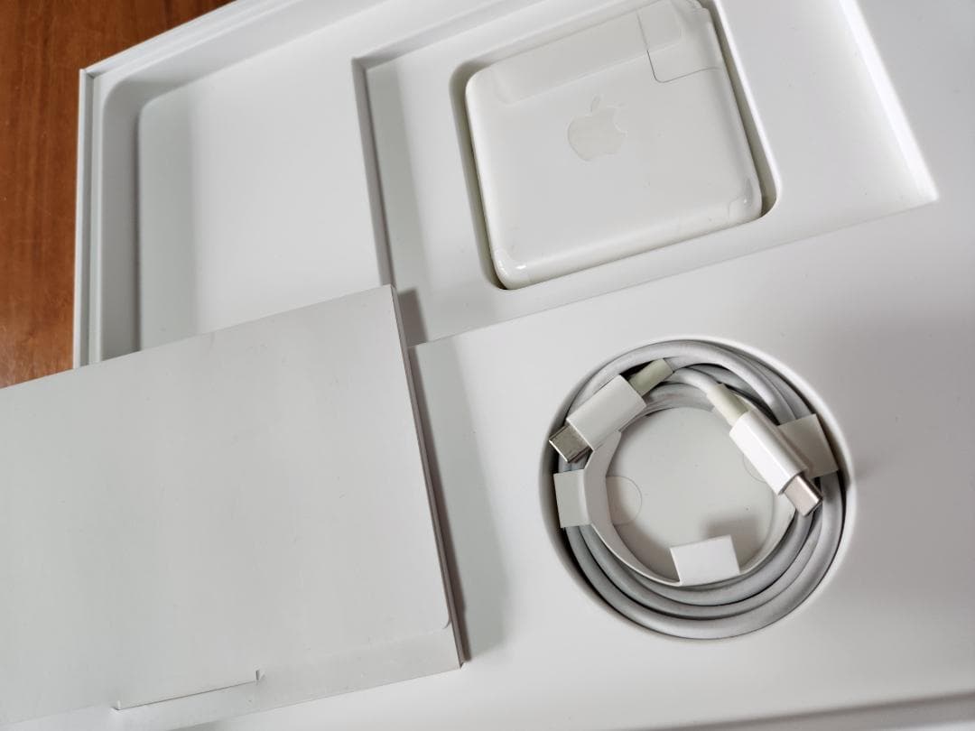 美品/MacBook Pro 13インチ/Touch Bar/256GB/8GB