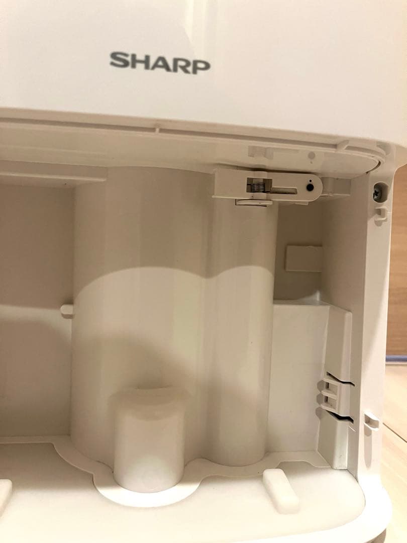 【2回使用のみ】シャープ プラズマクラスター 衣類乾燥除湿SHARP 除湿機