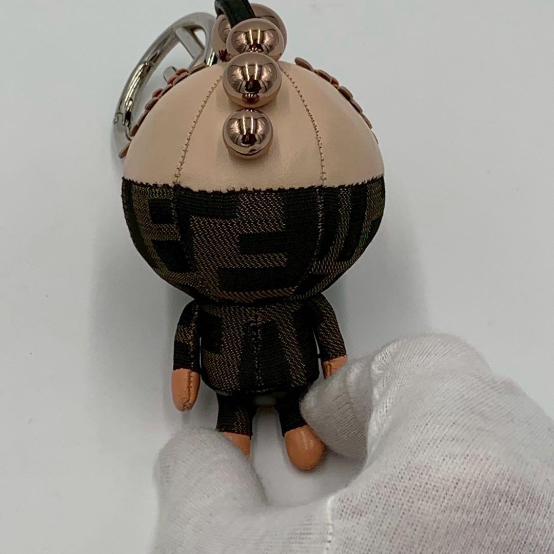 美品 フェンディ スペースモンキー ズッカ柄 FF キーホルダー バッグチャーム