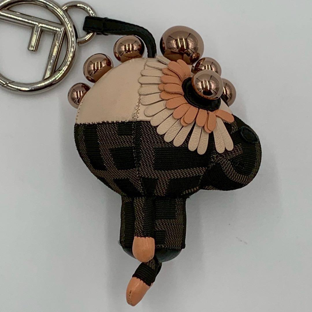 美品 フェンディ スペースモンキー ズッカ柄 FF キーホルダー バッグチャーム