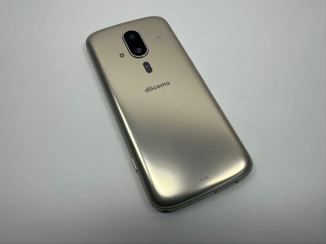 極美品 NTT docomo らくらくスマートフォン F-53E ゴールド