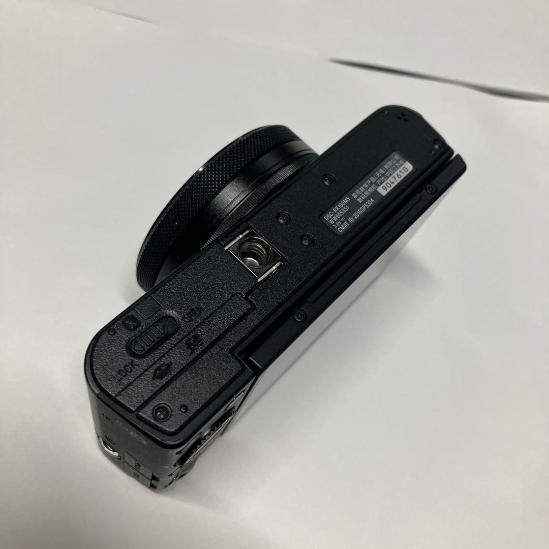 ポ*プ様 【訳あり】Sony RX100M5 デジタルカメラ【動作良好】