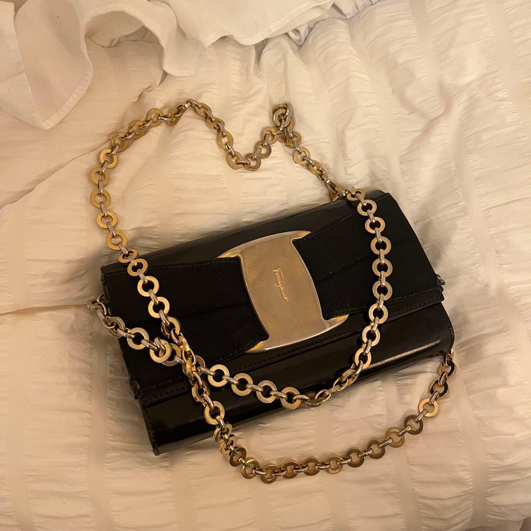 Salvatore Ferragamo フェラガモ ロゴリボン チェーンバック
